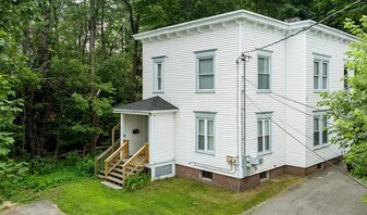 41 Burbank St, Unit 2 in Lewiston, ME - Building Photo