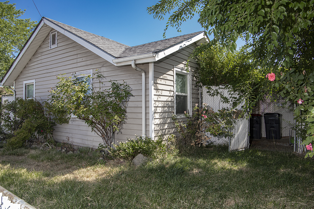 2108 Table Rock Rd in Medford, OR - Building Photo