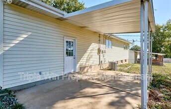 2770 Dove Dr in Florissant, MO - Building Photo - Building Photo