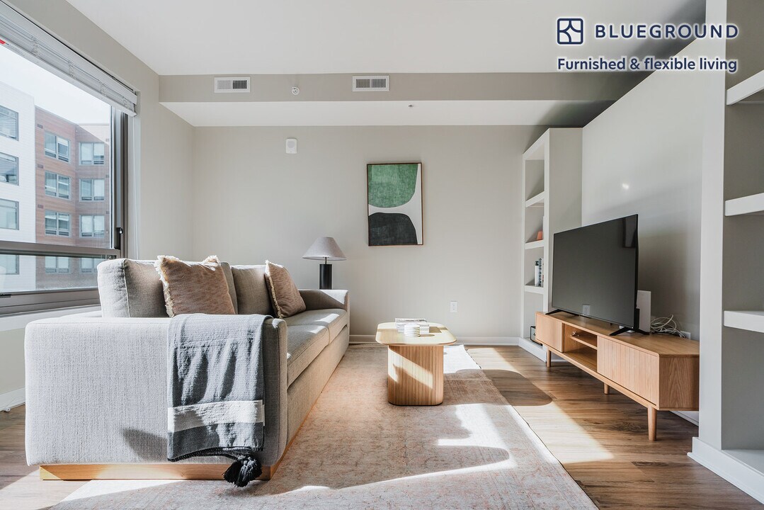 624 N Glebe Rd-Unit -FL4-ID967 in Arlington, VA - Building Photo