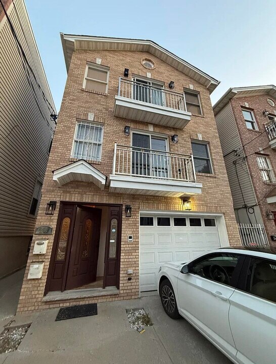 219 South St in Jersey City, NJ - Building Photo