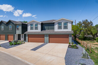 Villas at College Park in San Antonio, TX - Building Photo - Building Photo