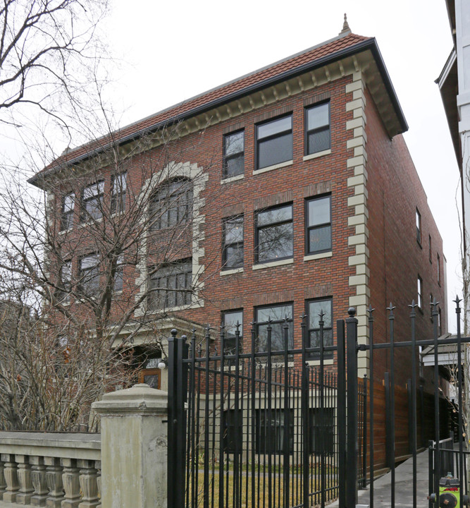 Donegal Mansions in Calgary, AB - Building Photo