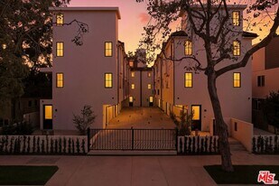 14535 Killion St in Los Angeles, CA - Building Photo