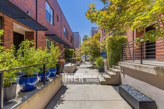 1322 E Sutter Walk in Sacramento, CA - Building Photo - Building Photo