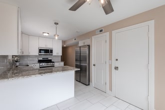 8729 W 73rd Pl, Unit 2 in Justice, IL - Foto de edificio - Building Photo