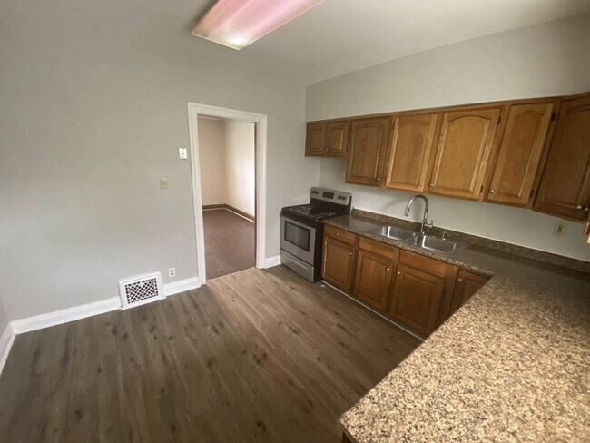 500 W Parkwood Dr in Dayton, OH - Building Photo - Building Photo