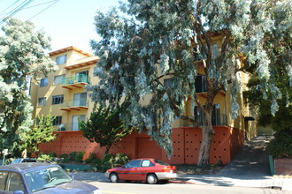 Fairmont Towers Apartments in Oakland, CA - Building Photo - Building Photo