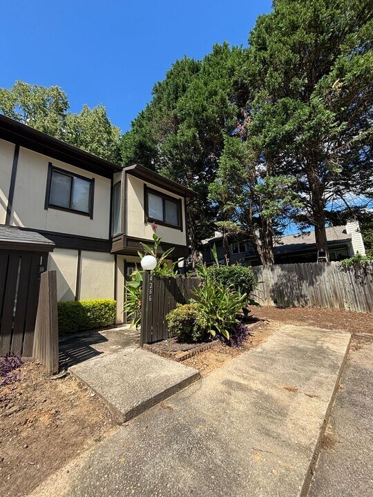 4266 Lake Ridge Dr in Raleigh, NC - Building Photo