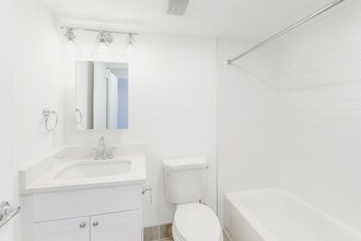 4465 MacArthur Blvd NW in Washington, DC - Building Photo - Building Photo