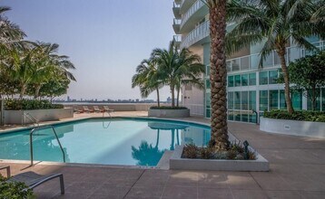 1900 N Bayshore Dr, Unit 4412 in Miami, FL - Building Photo - Building Photo