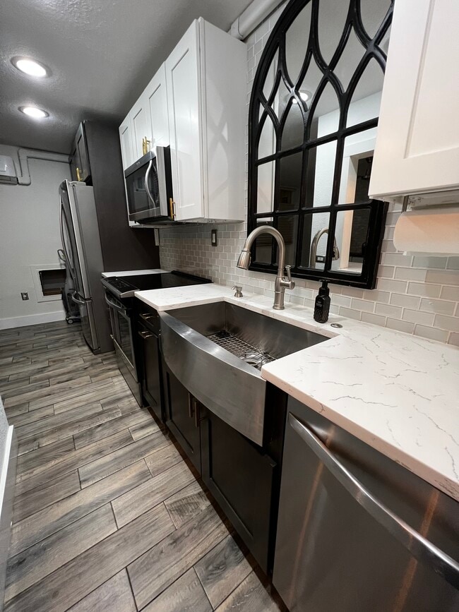 1301 S Howard Ave, Unit B-19 in Tampa, FL - Building Photo - Building Photo