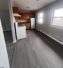 228 E 24th St in Paterson, NJ - Building Photo - Building Photo