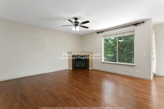 2574 NW Parnell Terrace in Portland, OR - Building Photo - Building Photo