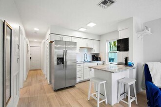 336 Hernando St-Unit -B in Fort Pierce, FL - Building Photo - Building Photo