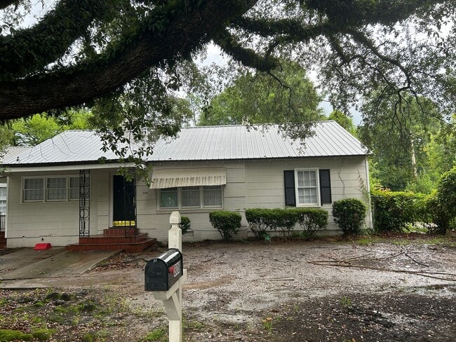 property at 808 N Van Buren St