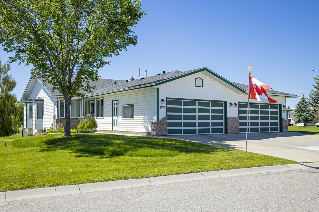 Mountainview Park in High River, AB - Building Photo