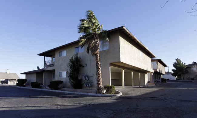 1350 Deseret Ave in Barstow, CA - Foto de edificio - Building Photo