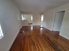 231 Pineneedle Rd in Columbia, SC - Building Photo - Building Photo