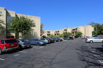 St. Johns Plaza Apartments in Lemon Grove, CA - Foto de edificio - Building Photo