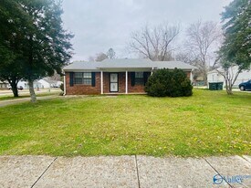 2432 Ells Rd SW in Huntsville, AL - Building Photo