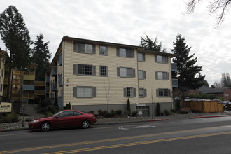 Spring Lake Apartments in Seattle, WA - Building Photo - Building Photo