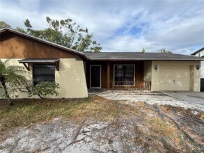 8221 Malvern Cir in Tampa, FL - Building Photo - Building Photo