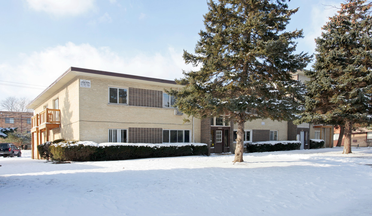 1120 N Wheeling Rd in Mount Prospect, IL - Building Photo