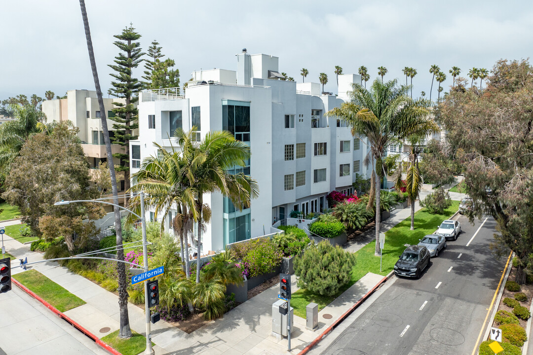 401 California Ave in Santa Monica, CA - Building Photo