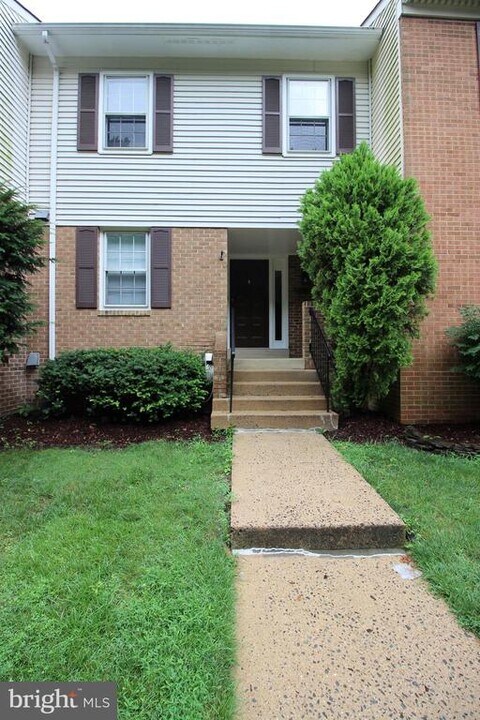 5902 Langton Dr in Alexandria, VA - Building Photo