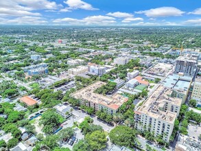 1900 Van Buren St in Hollywood, FL - Foto de edificio - Building Photo