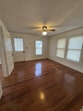 719 Trinity St in Burton, TX - Building Photo - Building Photo