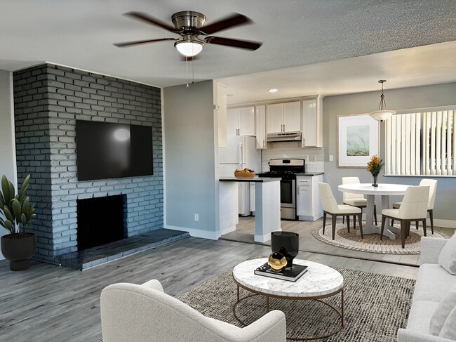 17132 Emerald Ln, Unit D in Huntington Beach, CA - Building Photo - Building Photo