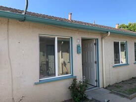 800 Ellington Ave, Unit 12 in Salinas, CA - Building Photo