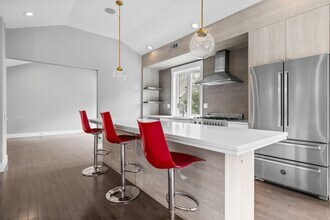 202 Rawson Rd, Unit PH in Brookline, MA - Building Photo - Building Photo