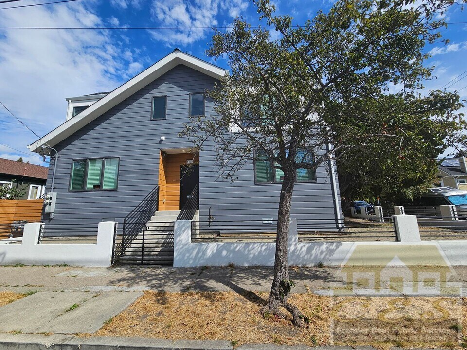 5600 Genoa St in Oakland, CA - Building Photo