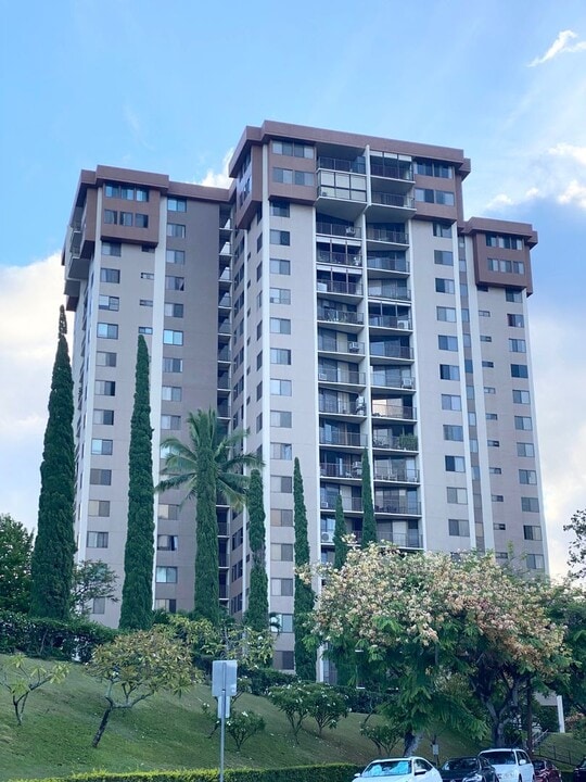 98-501 Koauka Loop-Unit -Park at Pearlridge in Aiea, HI - Building Photo