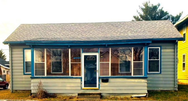 property at 902 N 9th St