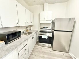 1-1735 Richmond St in London, ON - Building Photo