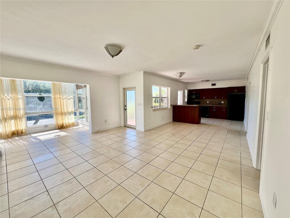 1345 NE 105th St in Miami Shores, FL - Building Photo