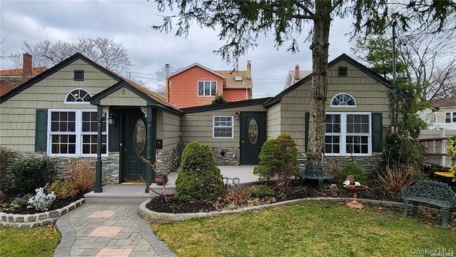 property at 8 Roswell Pl