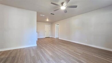 206 Gaskins St in Hawkins, TX - Building Photo - Building Photo