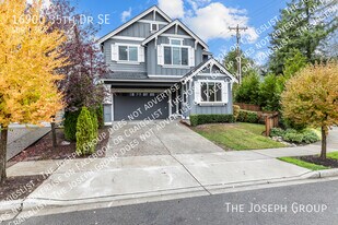 16900 35th Dr SE in Bothell, WA - Building Photo