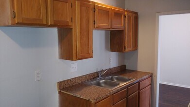 7536 Oak Chase in San Antonio, TX - Building Photo - Building Photo