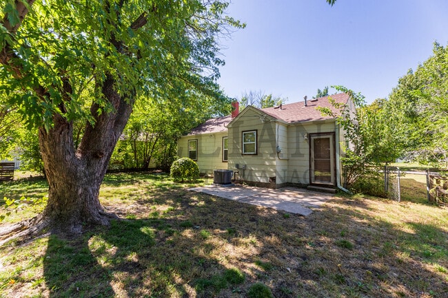 1806 N Hood St in Wichita, KS - Building Photo - Building Photo