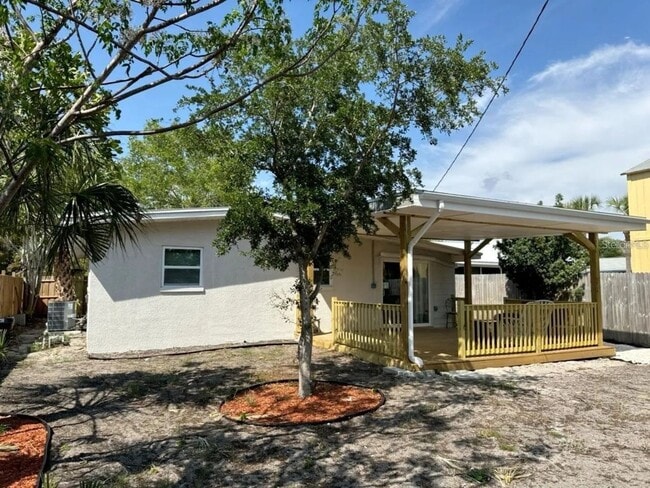 6558 2nd Ave S in St. Petersburg, FL - Building Photo - Building Photo