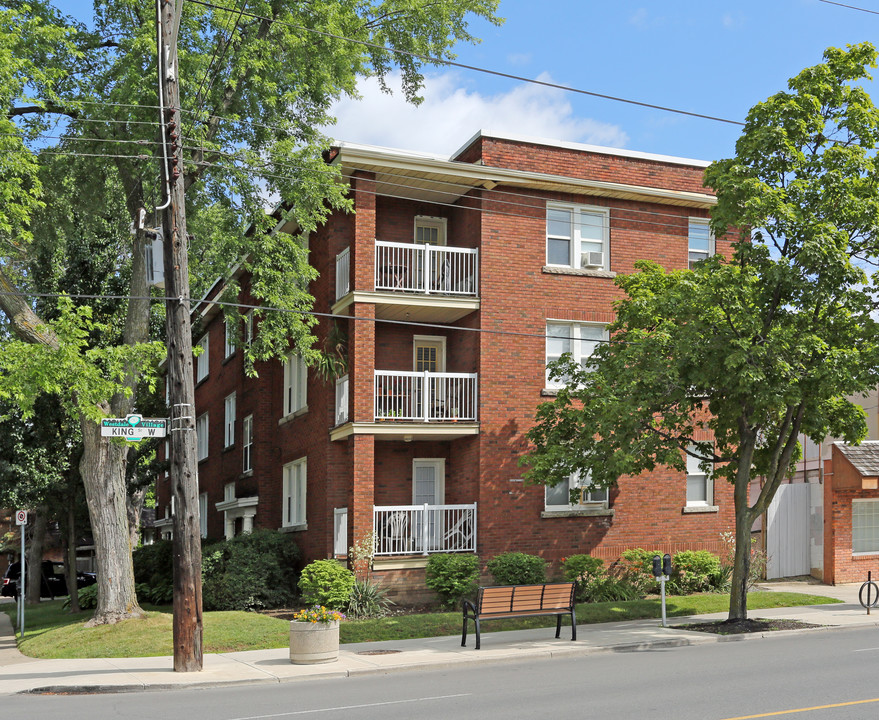 4 North Oval in Hamilton, ON - Building Photo