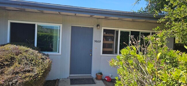 566 Westmont Ave, Unit B in San Luis Obispo, CA - Building Photo - Building Photo