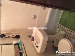 349 Pleasant St in Malden, MA - Foto de edificio - Building Photo