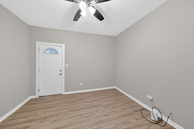 8428 S Escanaba Ave, Unit 1 in Chicago, IL - Foto de edificio - Building Photo